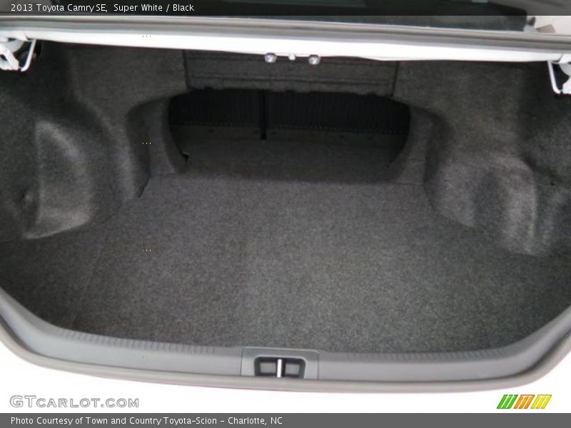 Super White / Black 2013 Toyota Camry SE