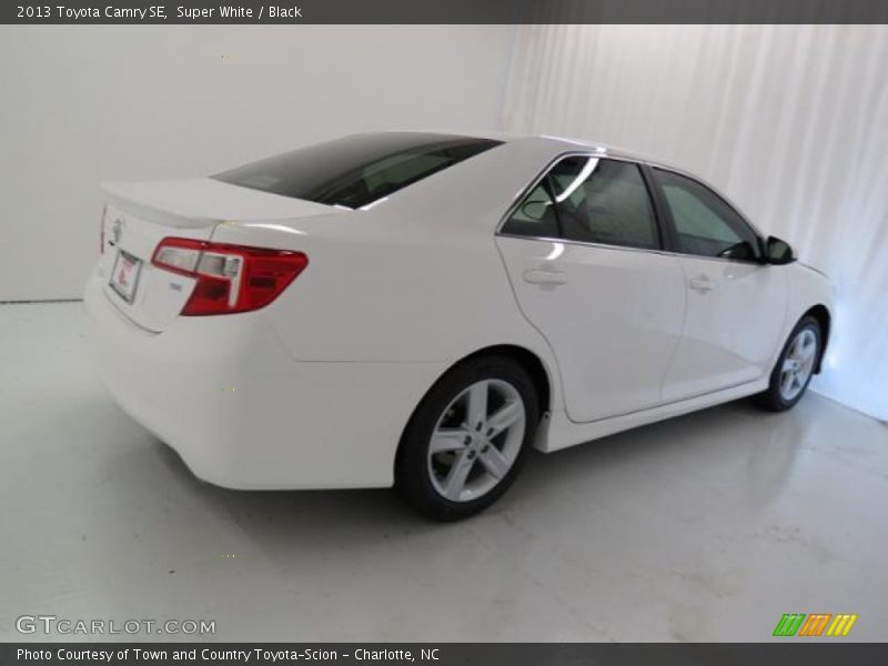Super White / Black 2013 Toyota Camry SE