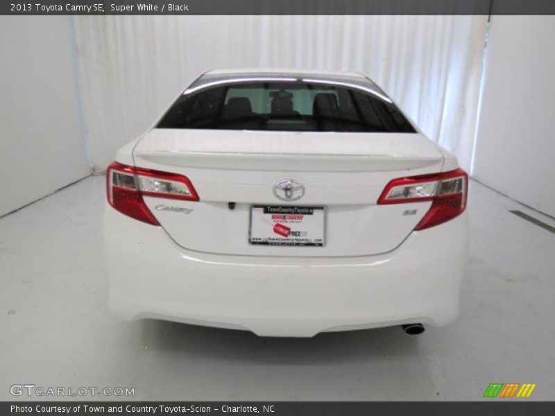 Super White / Black 2013 Toyota Camry SE