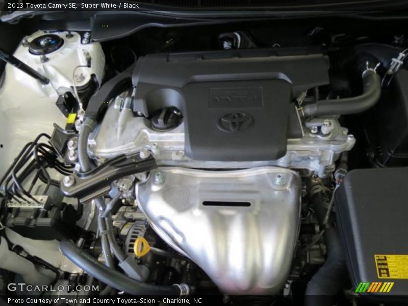 Super White / Black 2013 Toyota Camry SE