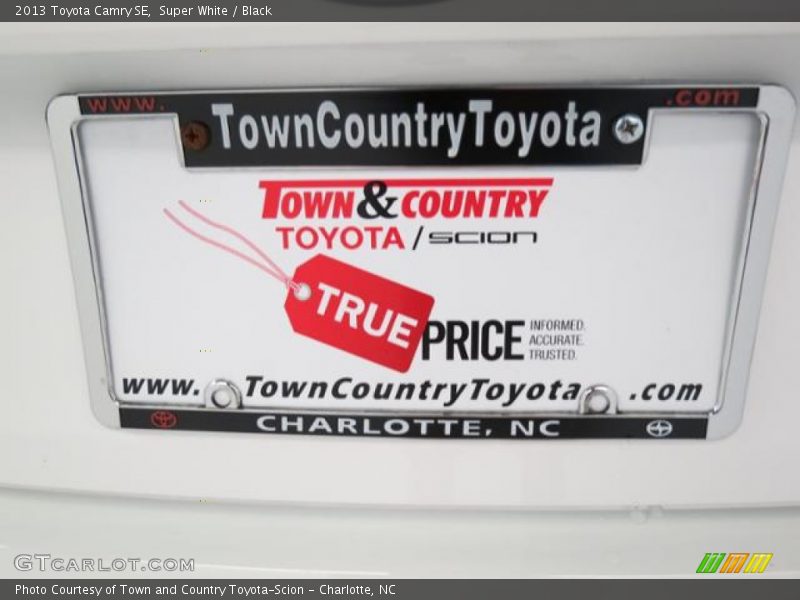 Super White / Black 2013 Toyota Camry SE