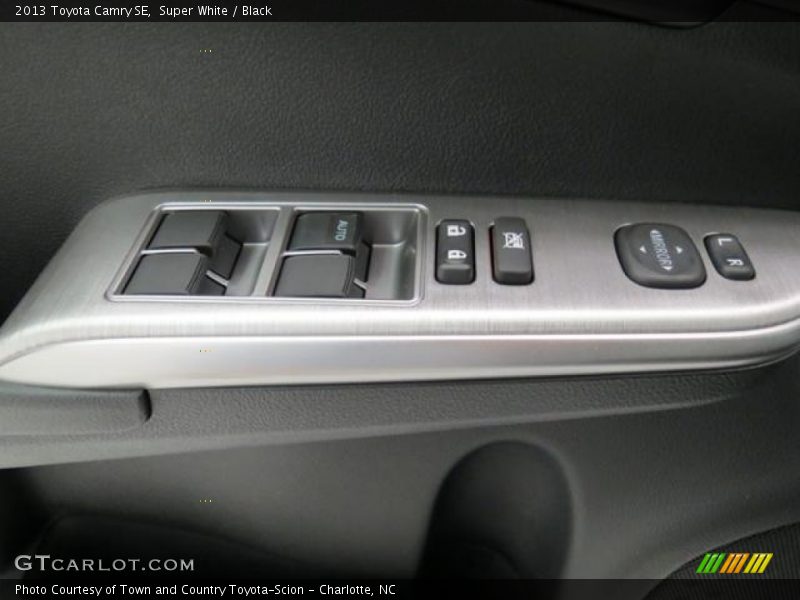 Super White / Black 2013 Toyota Camry SE