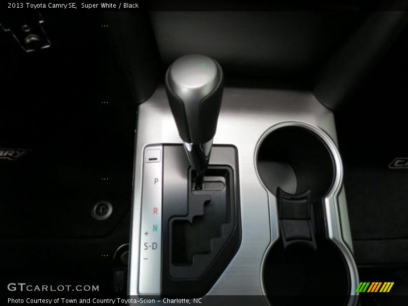 Super White / Black 2013 Toyota Camry SE