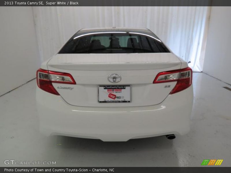 Super White / Black 2013 Toyota Camry SE