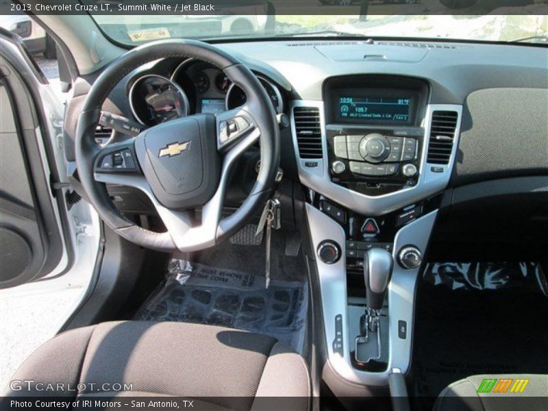 Summit White / Jet Black 2013 Chevrolet Cruze LT