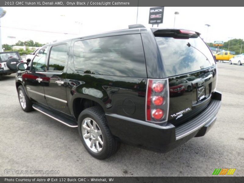 Onyx Black / Cocoa/Light Cashmere 2013 GMC Yukon XL Denali AWD