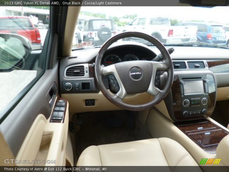 Onyx Black / Cocoa/Light Cashmere 2013 GMC Yukon XL Denali AWD