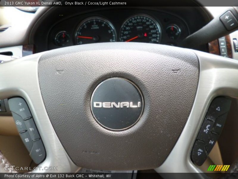Onyx Black / Cocoa/Light Cashmere 2013 GMC Yukon XL Denali AWD