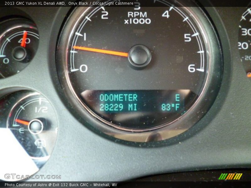 Onyx Black / Cocoa/Light Cashmere 2013 GMC Yukon XL Denali AWD