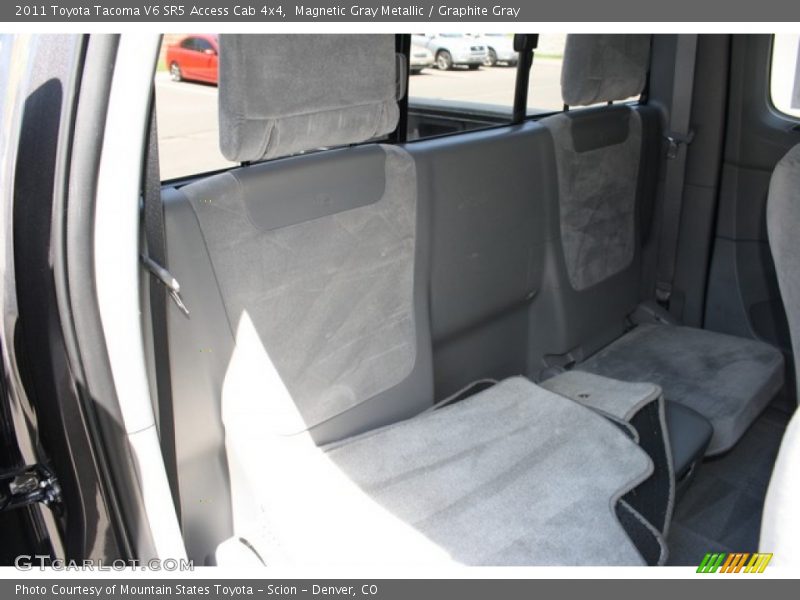Magnetic Gray Metallic / Graphite Gray 2011 Toyota Tacoma V6 SR5 Access Cab 4x4