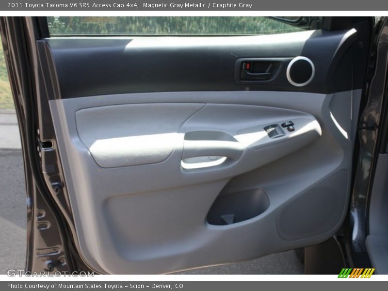 Magnetic Gray Metallic / Graphite Gray 2011 Toyota Tacoma V6 SR5 Access Cab 4x4