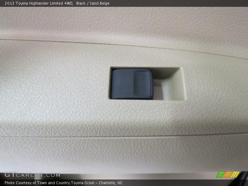 Black / Sand Beige 2013 Toyota Highlander Limited 4WD
