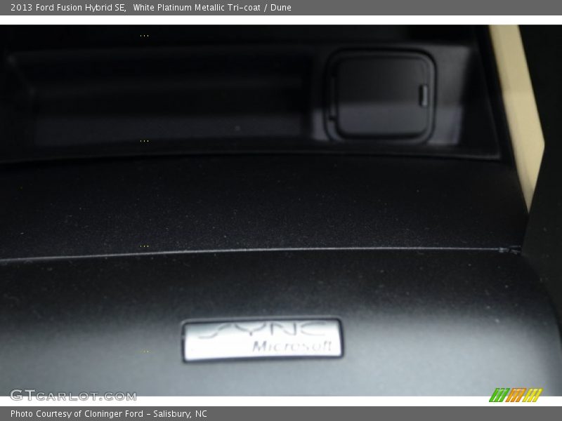White Platinum Metallic Tri-coat / Dune 2013 Ford Fusion Hybrid SE