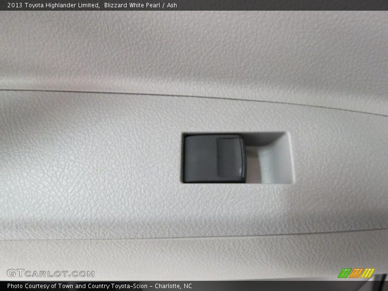 Blizzard White Pearl / Ash 2013 Toyota Highlander Limited