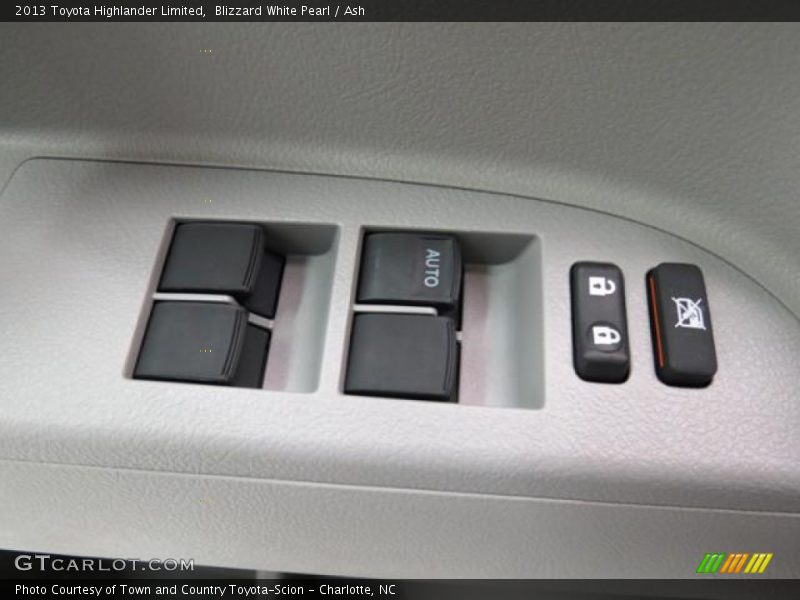 Blizzard White Pearl / Ash 2013 Toyota Highlander Limited