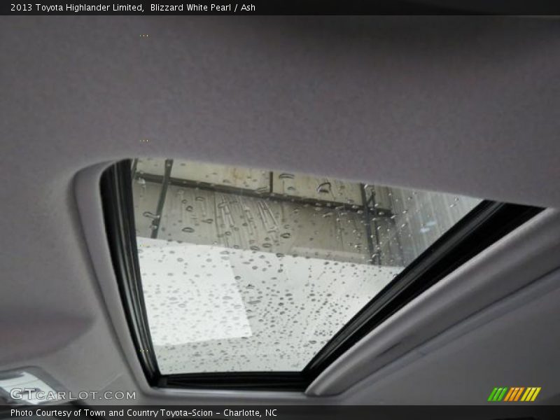 Blizzard White Pearl / Ash 2013 Toyota Highlander Limited