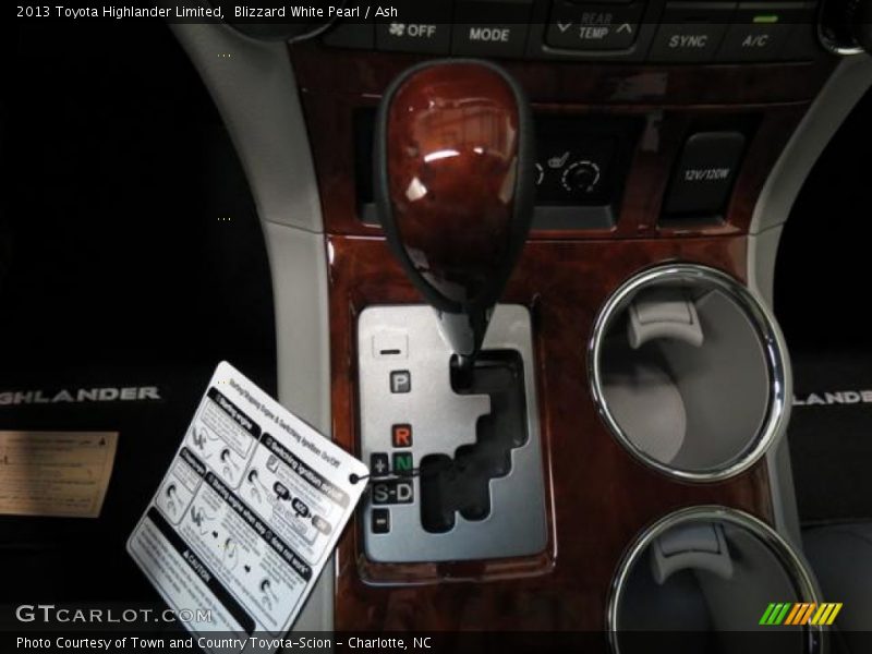 Blizzard White Pearl / Ash 2013 Toyota Highlander Limited