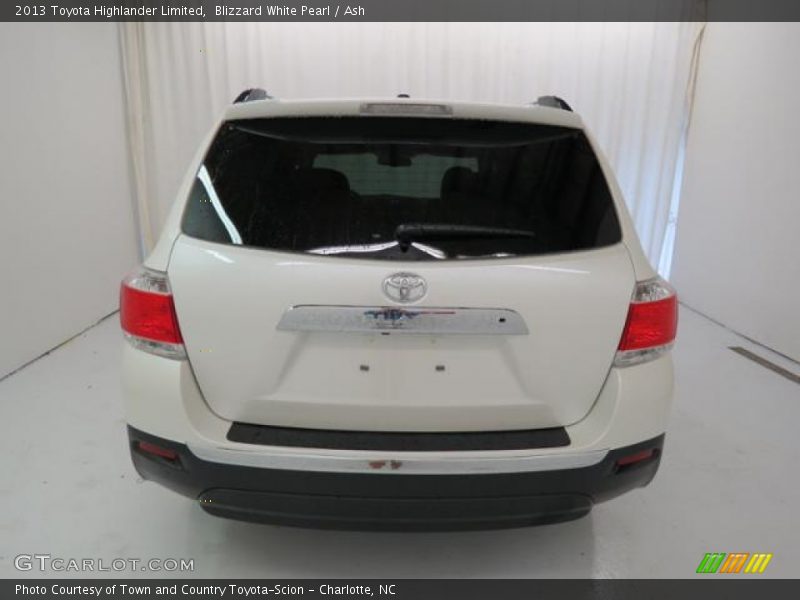 Blizzard White Pearl / Ash 2013 Toyota Highlander Limited