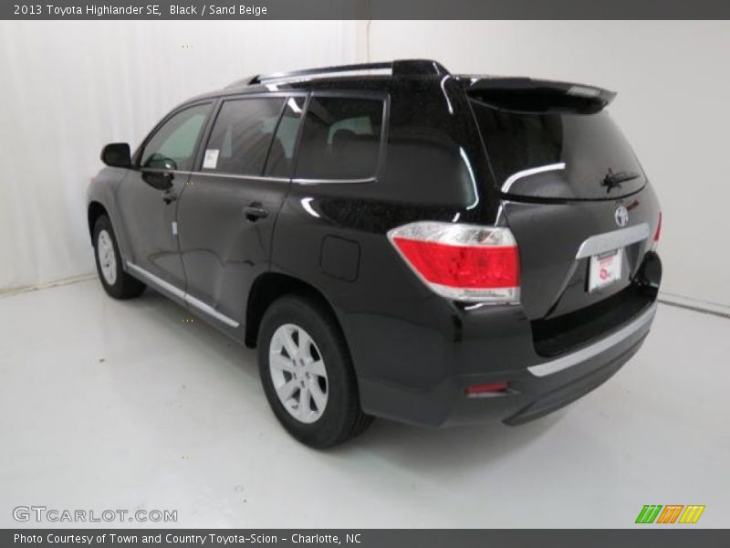 Black / Sand Beige 2013 Toyota Highlander SE