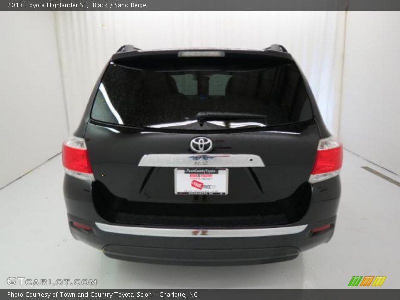 Black / Sand Beige 2013 Toyota Highlander SE