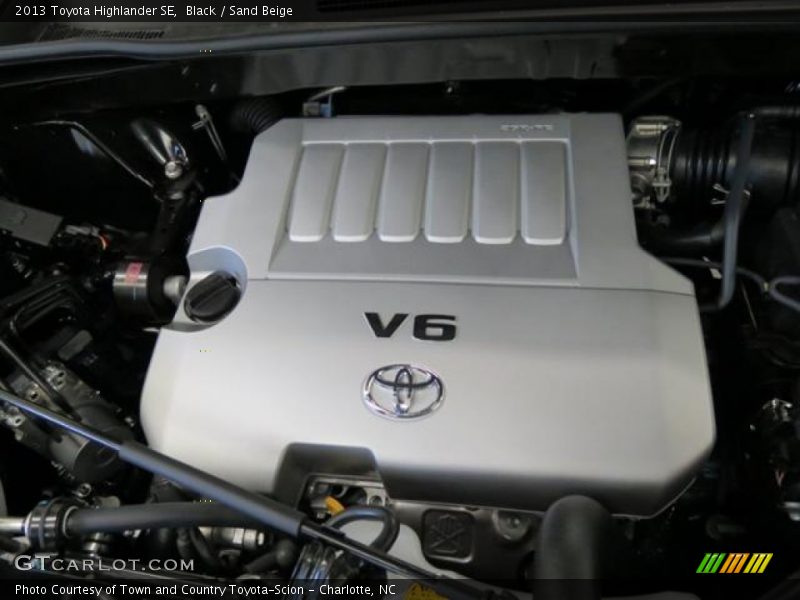 Black / Sand Beige 2013 Toyota Highlander SE