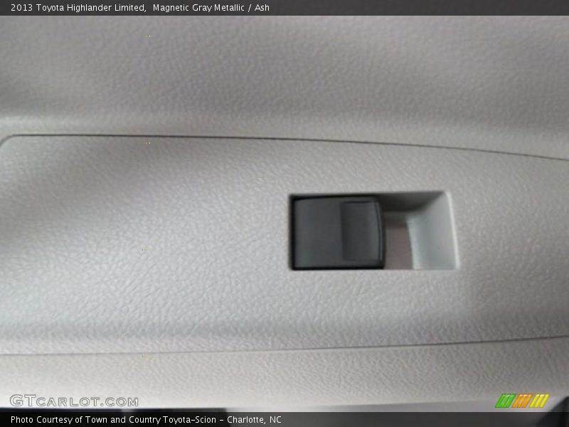 Magnetic Gray Metallic / Ash 2013 Toyota Highlander Limited