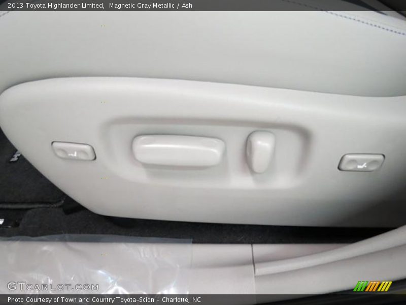 Magnetic Gray Metallic / Ash 2013 Toyota Highlander Limited