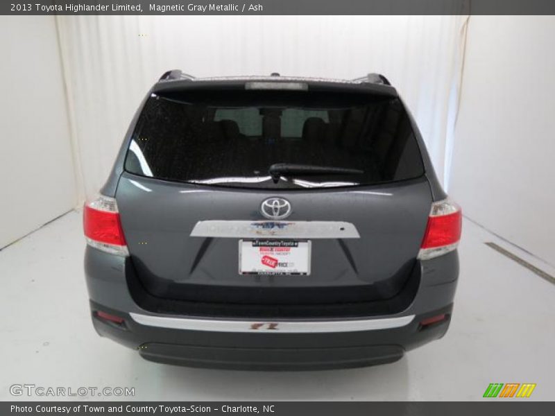 Magnetic Gray Metallic / Ash 2013 Toyota Highlander Limited