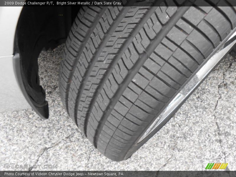Bright Silver Metallic / Dark Slate Gray 2009 Dodge Challenger R/T