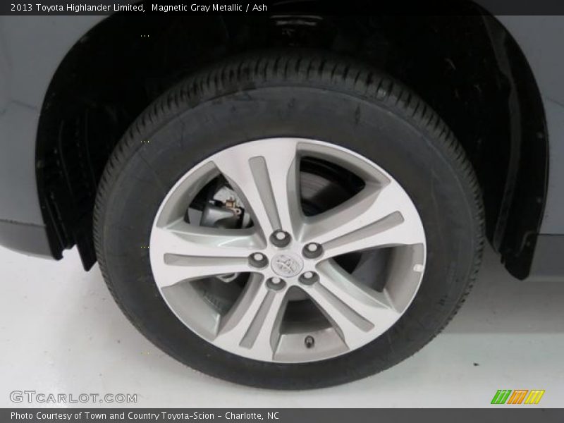 Magnetic Gray Metallic / Ash 2013 Toyota Highlander Limited