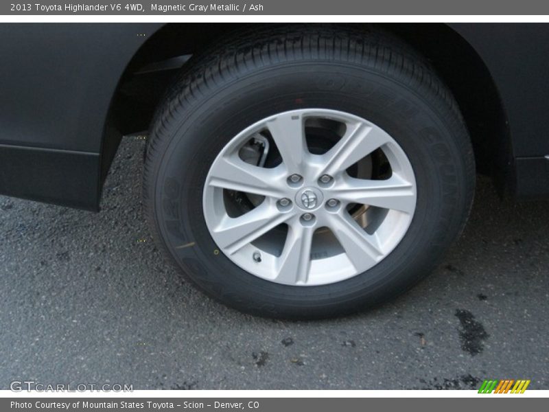 Magnetic Gray Metallic / Ash 2013 Toyota Highlander V6 4WD