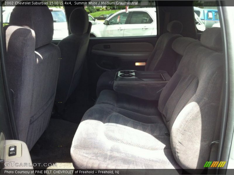 Summit White / Medium Gray/Neutral 2002 Chevrolet Suburban 1500 LS 4x4