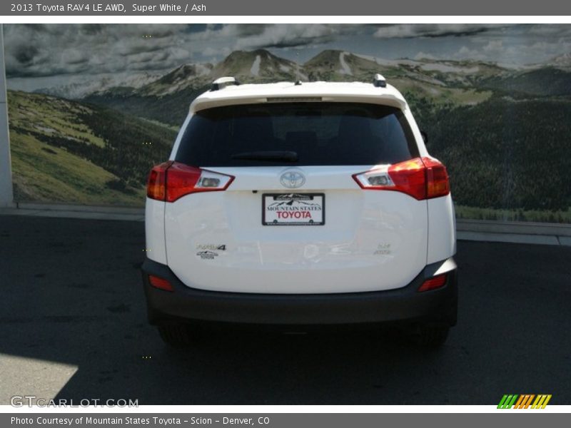 Super White / Ash 2013 Toyota RAV4 LE AWD
