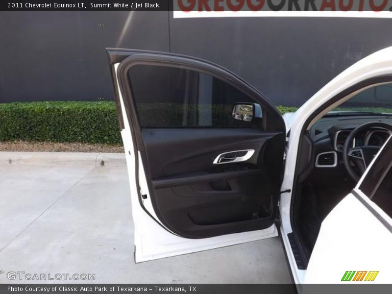 Summit White / Jet Black 2011 Chevrolet Equinox LT