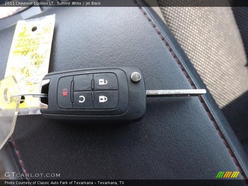 Summit White / Jet Black 2011 Chevrolet Equinox LT