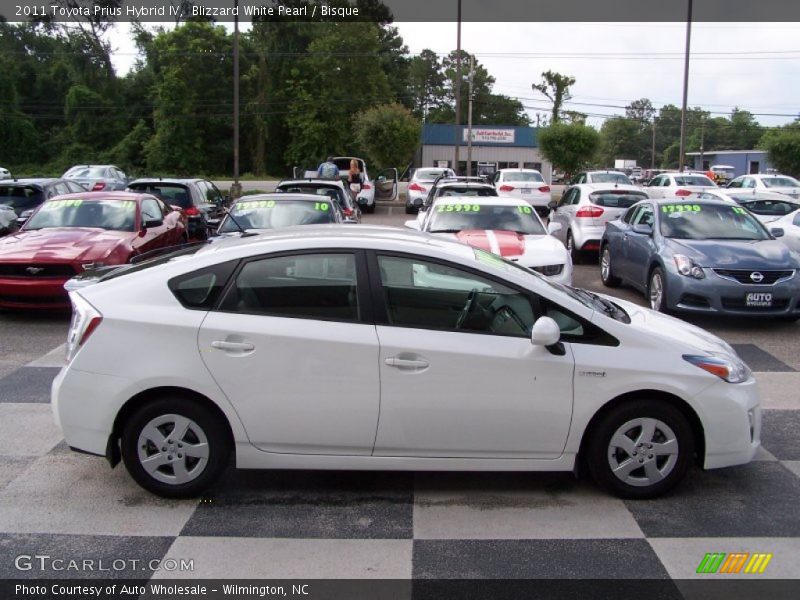 Blizzard White Pearl / Bisque 2011 Toyota Prius Hybrid IV