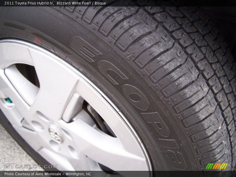 Blizzard White Pearl / Bisque 2011 Toyota Prius Hybrid IV