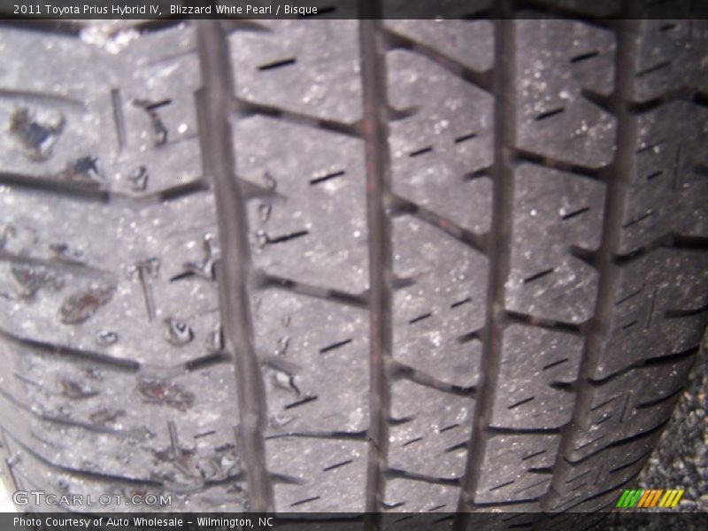 Blizzard White Pearl / Bisque 2011 Toyota Prius Hybrid IV