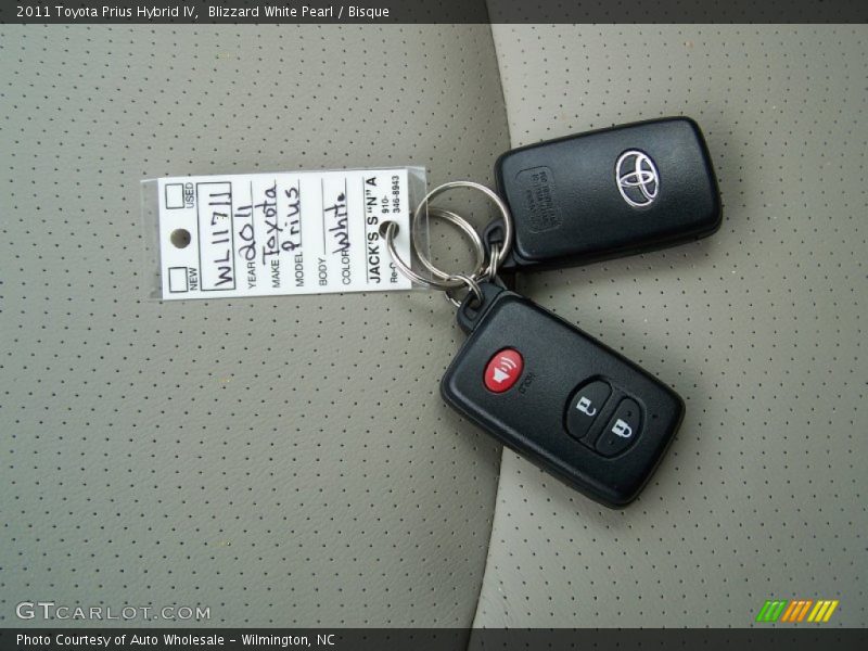 Blizzard White Pearl / Bisque 2011 Toyota Prius Hybrid IV
