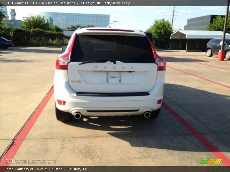 Ice White / R Design Off Black/Beige Inlay 2011 Volvo XC60 3.2 R-Design