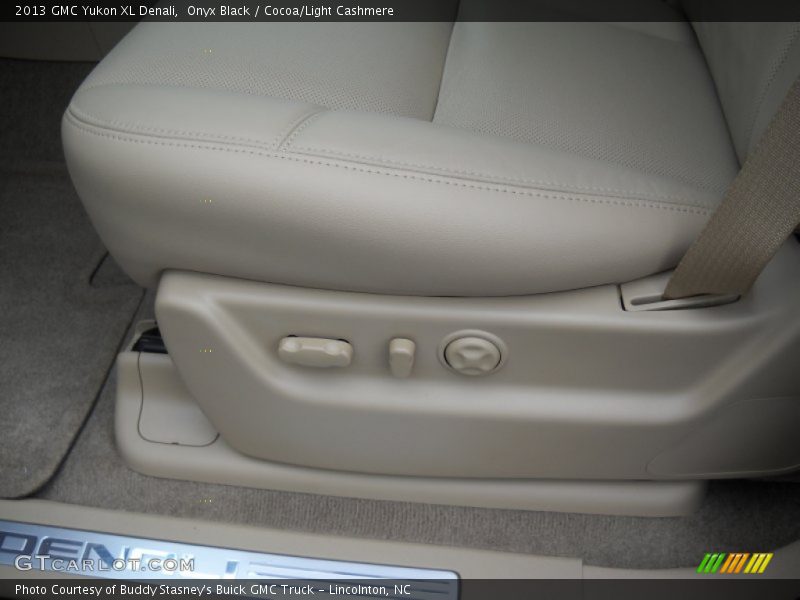 Onyx Black / Cocoa/Light Cashmere 2013 GMC Yukon XL Denali