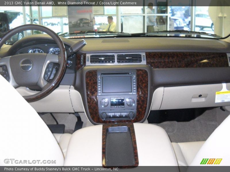 White Diamond Tricoat / Cocoa/Light Cashmere 2013 GMC Yukon Denali AWD