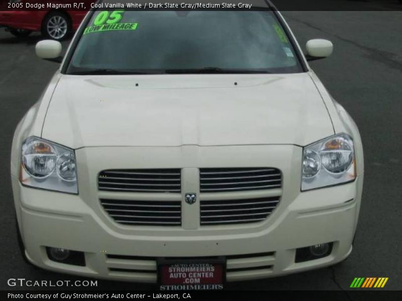 Cool Vanilla White / Dark Slate Gray/Medium Slate Gray 2005 Dodge Magnum R/T