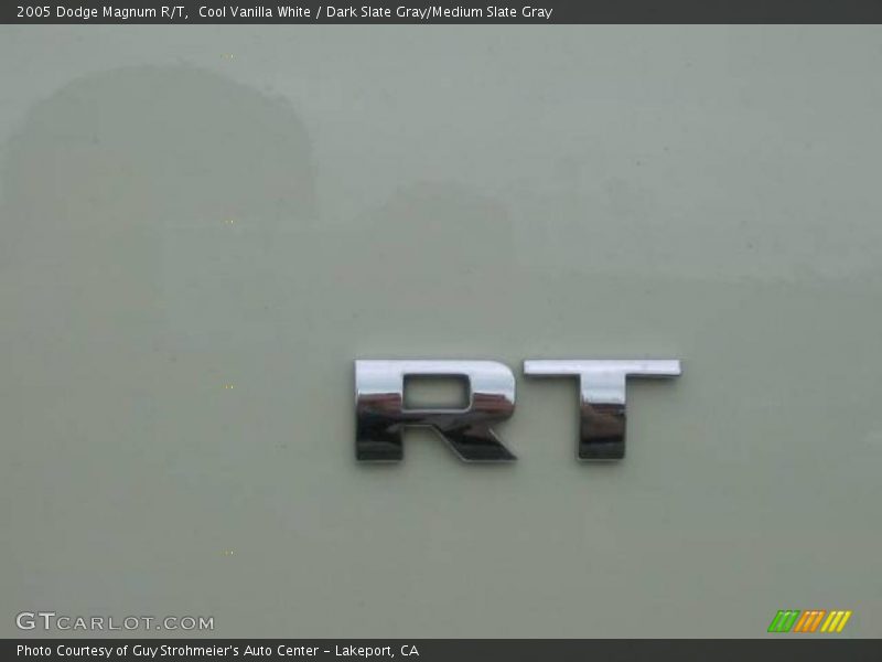 Cool Vanilla White / Dark Slate Gray/Medium Slate Gray 2005 Dodge Magnum R/T