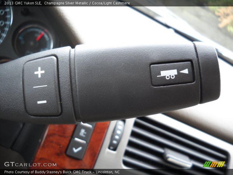 Champagne Silver Metallic / Cocoa/Light Cashmere 2013 GMC Yukon SLE