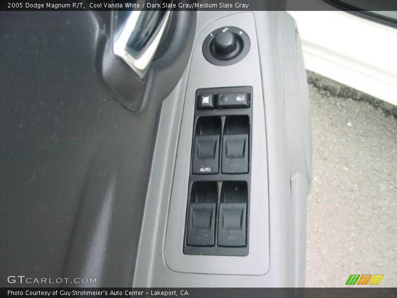 Cool Vanilla White / Dark Slate Gray/Medium Slate Gray 2005 Dodge Magnum R/T