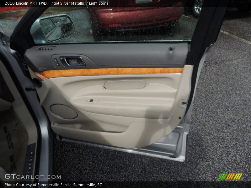 Ingot Silver Metallic / Light Stone 2010 Lincoln MKT FWD