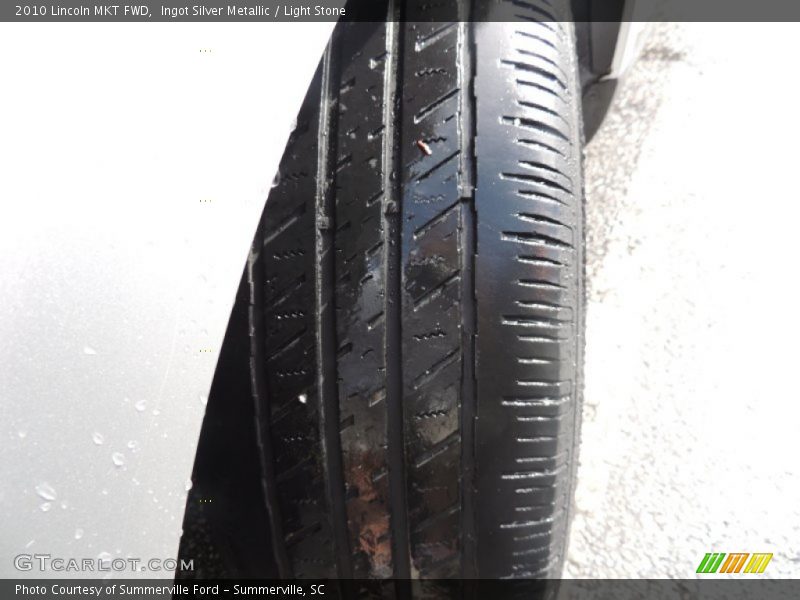 Ingot Silver Metallic / Light Stone 2010 Lincoln MKT FWD