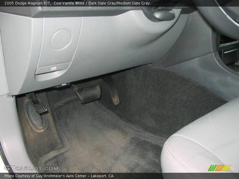 Cool Vanilla White / Dark Slate Gray/Medium Slate Gray 2005 Dodge Magnum R/T