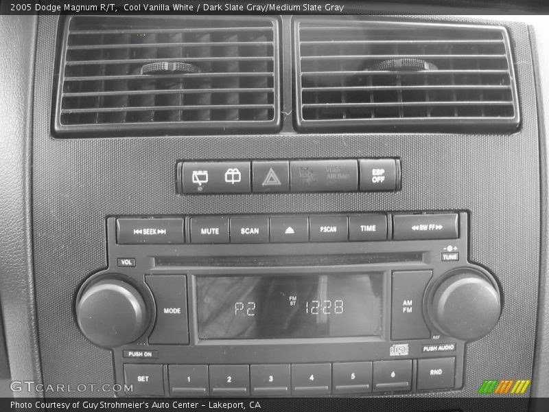 Cool Vanilla White / Dark Slate Gray/Medium Slate Gray 2005 Dodge Magnum R/T
